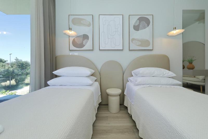 Luxury villa La Casa with heated pool and sauna - image 37