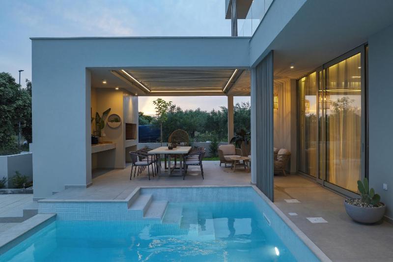 Luxury villa La Casa with heated pool and sauna - image 40