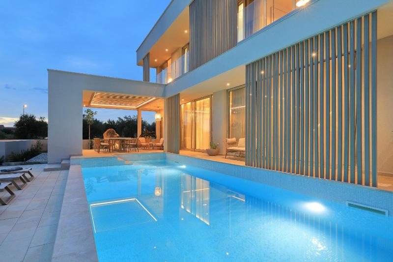 Luxury villa La Casa with heated pool and sauna - image 5