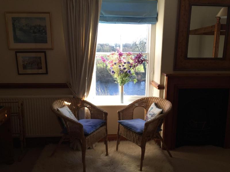 Four Poster Double Room with River View image 2