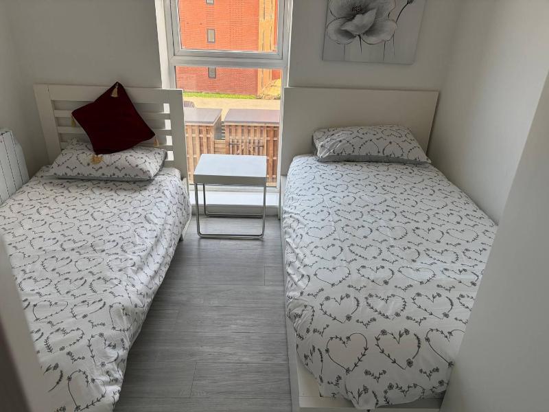 Pristine Cozy 3 bed 2 bath apartment in a great location - image 11