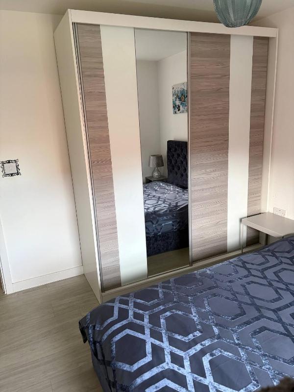 Pristine Cozy 3 bed 2 bath apartment in a great location - image 8