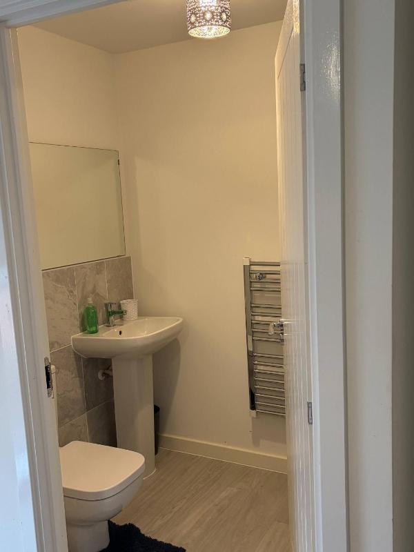 Pristine Cozy 3 bed 2 bath apartment in a great location - image 16