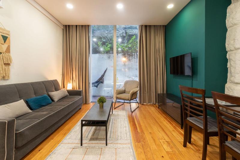 BmyGuest - Patio de Santa Catarina Apartment - image 36
