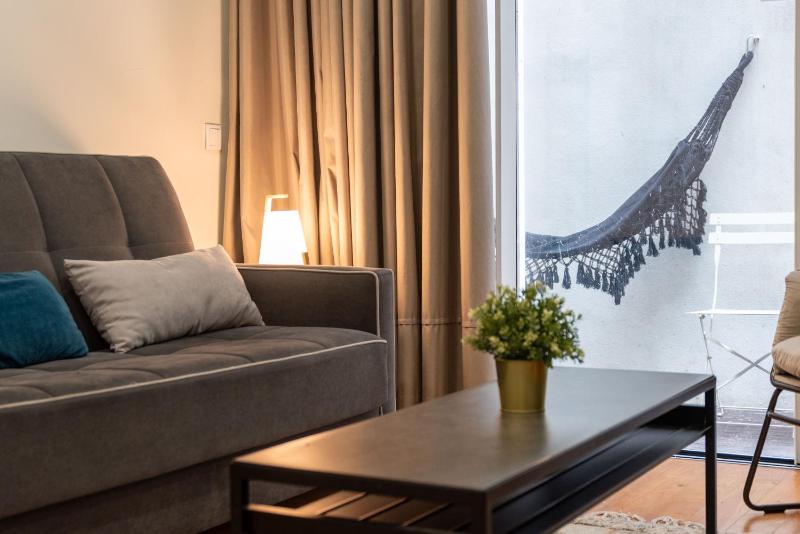 BmyGuest - Patio de Santa Catarina Apartment - image 24