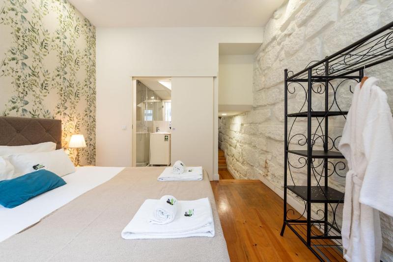 BmyGuest - Patio de Santa Catarina Apartment - image 30