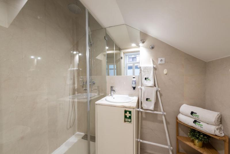 BmyGuest - Patio de Santa Catarina Apartment - image 44