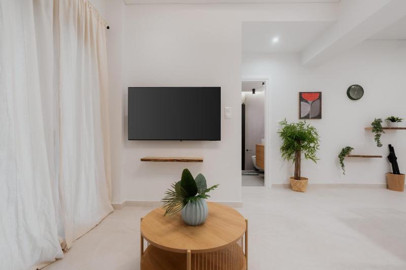 Modern 1BR Designer Suite by the Metro - image 13