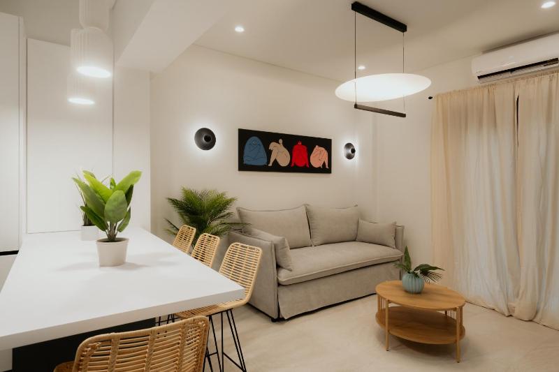 Modern 1BR Designer Suite by the Metro - image 1