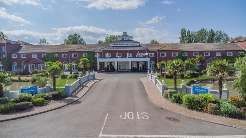 Southview Park Hotel - image 1