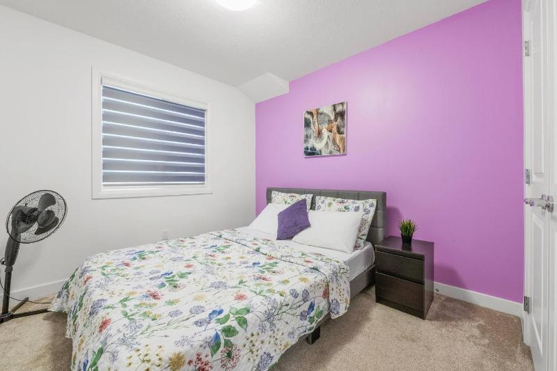 Modern 3BR Home Edmonton Near by Airport - image 22