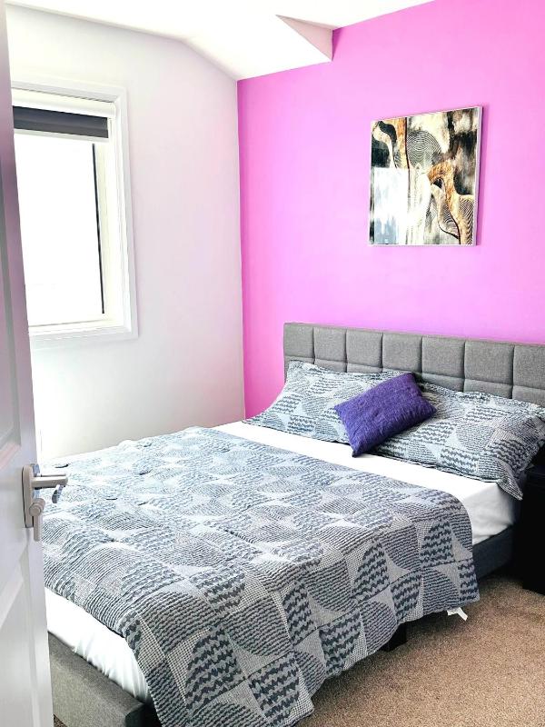 Modern 3BR Home Edmonton Near by Airport - image 5