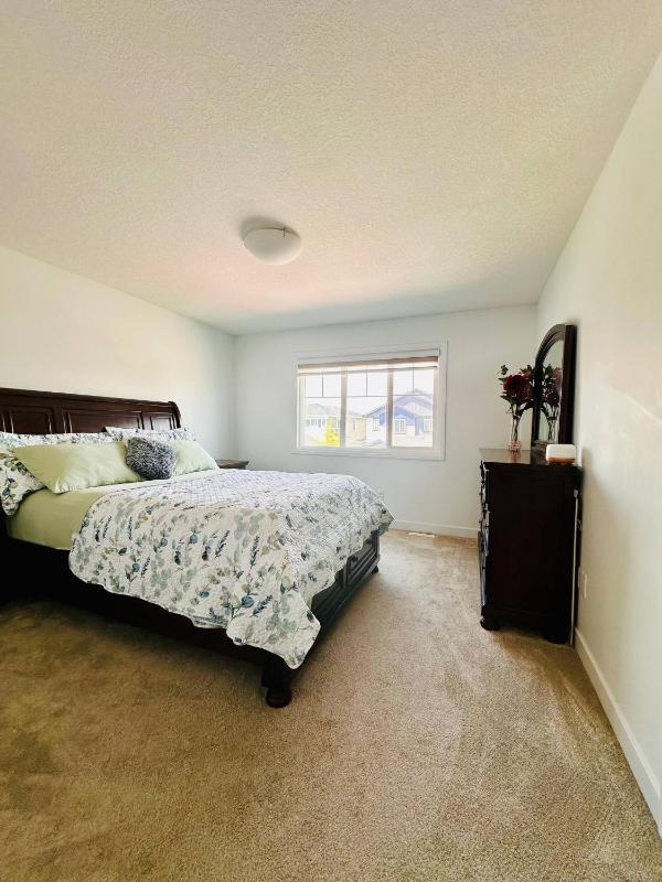 Modern 3BR Home Edmonton Near by Airport - image 21