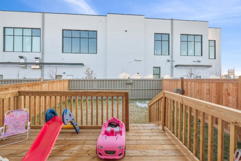 Modern 3BR Home Edmonton Near by Airport - image 29
