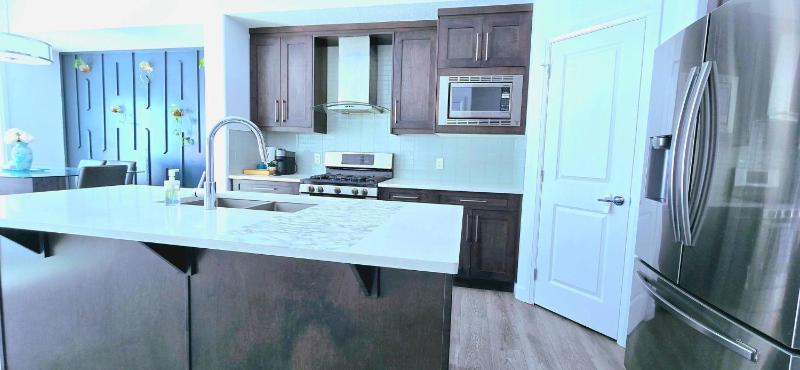 Modern 3BR Home Edmonton Near by Airport - image 13