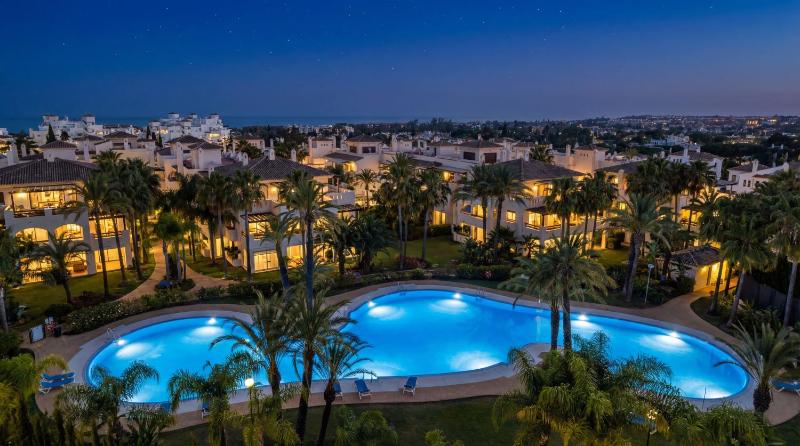 VACATION MARBELLA I The Sovereign Penthouse New Furniture Gated Complex Large Communal Pool 24h Security 5min to Puerto Banus - image 40