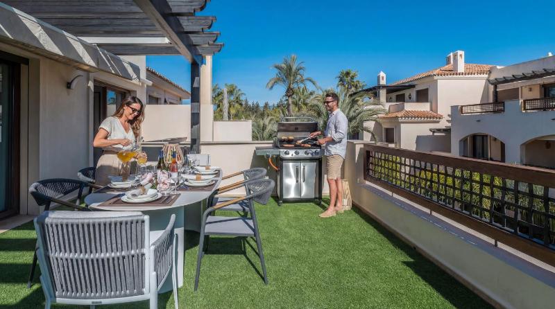 VACATION MARBELLA I The Sovereign Penthouse New Furniture Gated Complex Large Communal Pool 24h Security 5min to Puerto Banus - image 39
