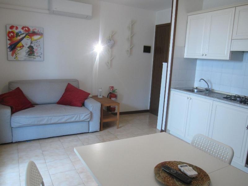 Cozy flat with garden near beach - image 22