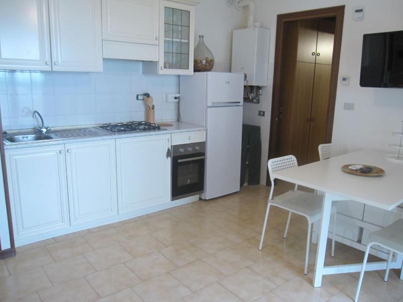 Cozy flat with garden near beach - image 21