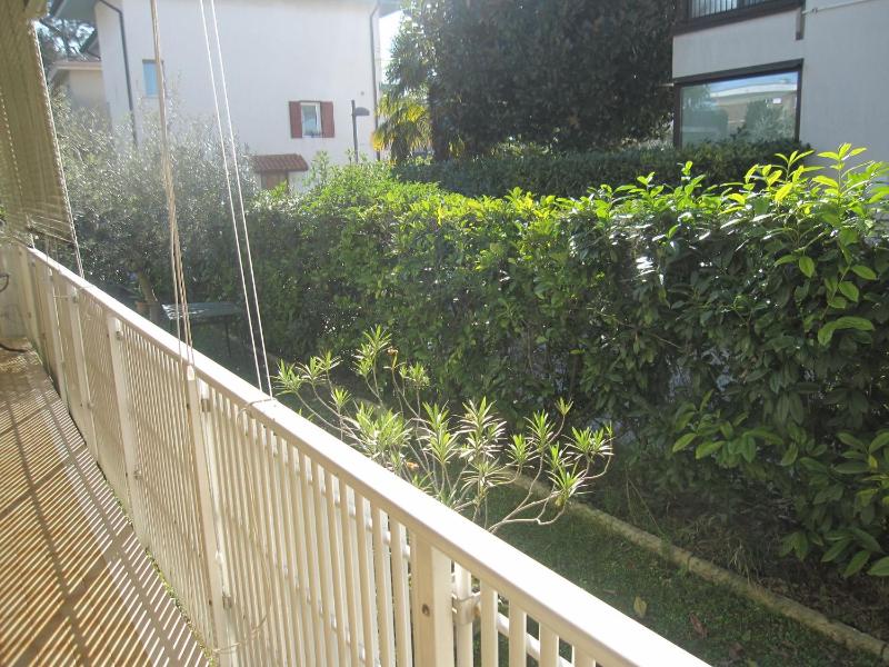 Cozy flat with garden near beach - image 22