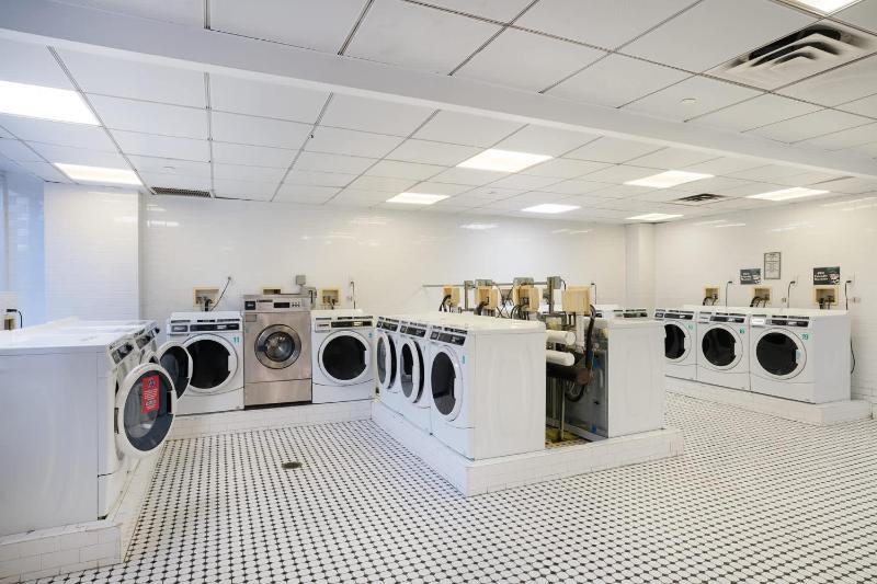 43-4D Newly furnished 2BR full service 24H Doorman laundry Gym - image 9