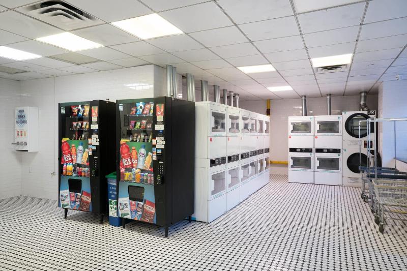 43-4D Newly furnished 2BR full service 24H Doorman laundry Gym - image 6