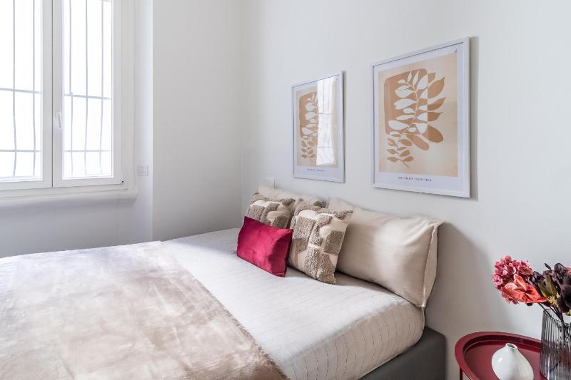 Modern and Elegant Apt - image 8
