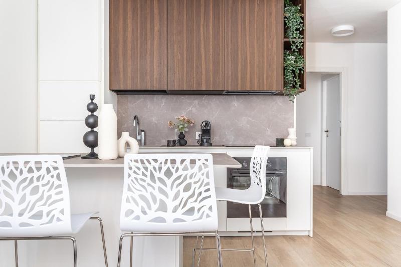 Modern and Elegant Apt - image 6