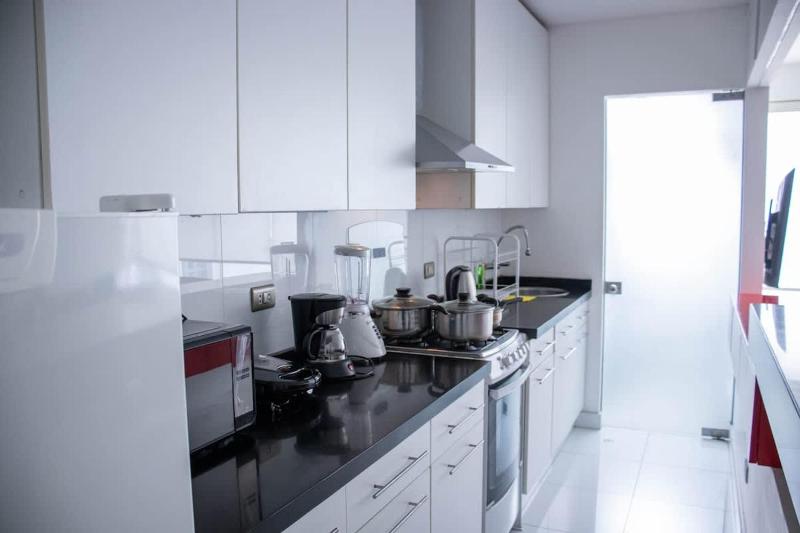 Engaging 2BR with balcony in Exclusive Miraflores - image 7