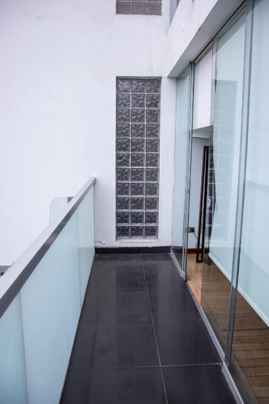 Engaging 2BR with balcony in Exclusive Miraflores - image 15