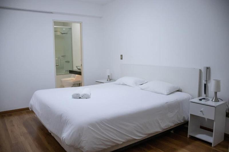Engaging 2BR with balcony in Exclusive Miraflores - image 12