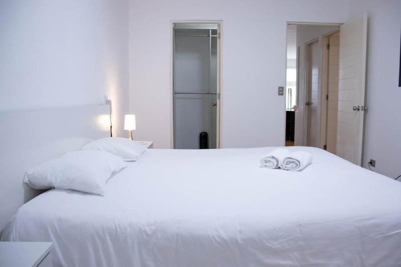 Engaging 2BR with balcony in Exclusive Miraflores - image 5