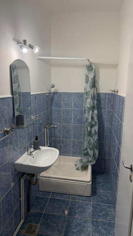 Middle House - image 5