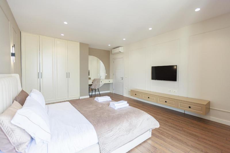 Modern SeaView 2 Bedroom Apartment by Moné Stays - image 14