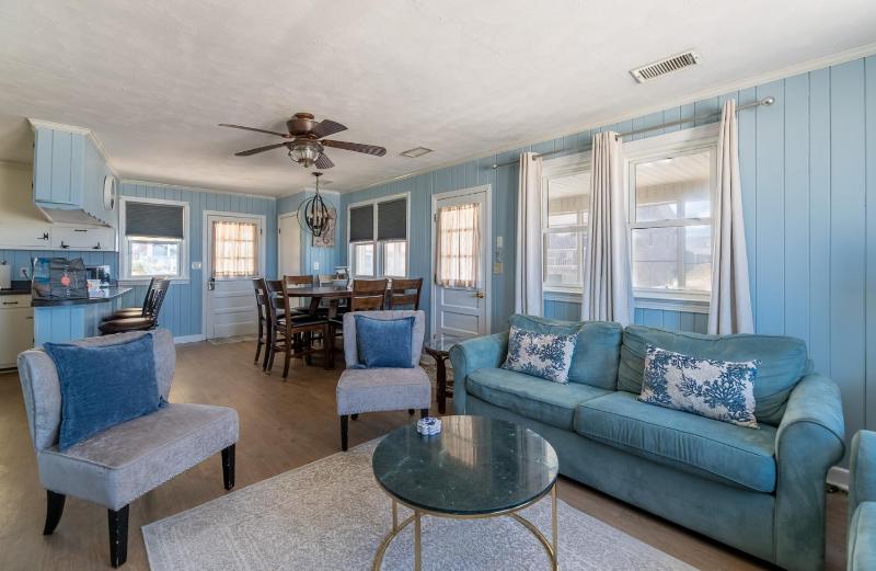 Aqua Hol - S Nags Head MP 18 Oceanfront Ocean View 3 Bedrooms Flex Stays Pets OK - image 10