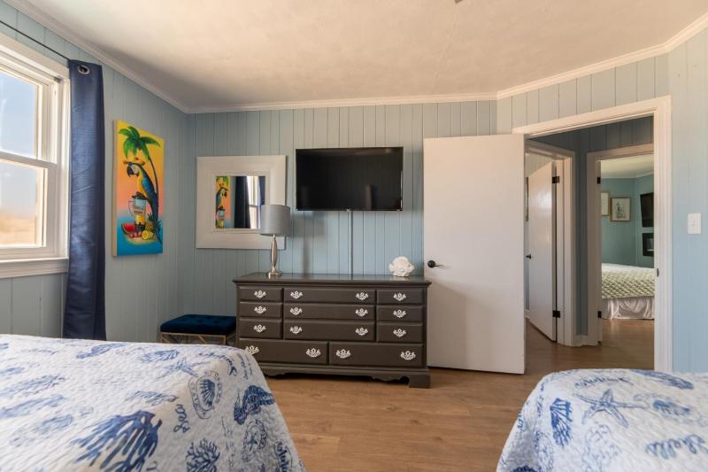 Aqua Hol - S Nags Head MP 18 Oceanfront Ocean View 3 Bedrooms Flex Stays Pets OK - image 33
