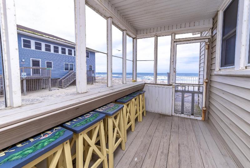 Aqua Hol - S Nags Head MP 18 Oceanfront Ocean View 3 Bedrooms Flex Stays Pets OK - image 7