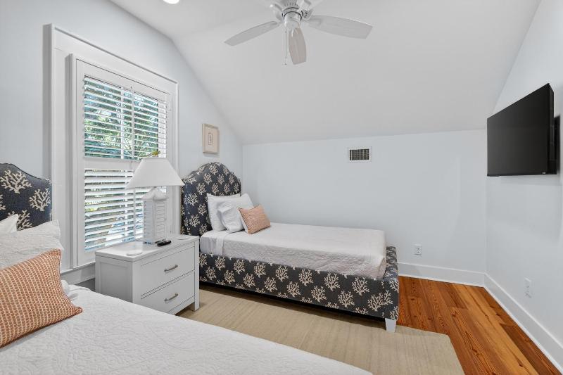 Village Oaks Cottage - image 15