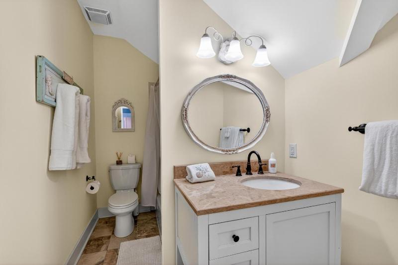 Village Oaks Cottage - image 25