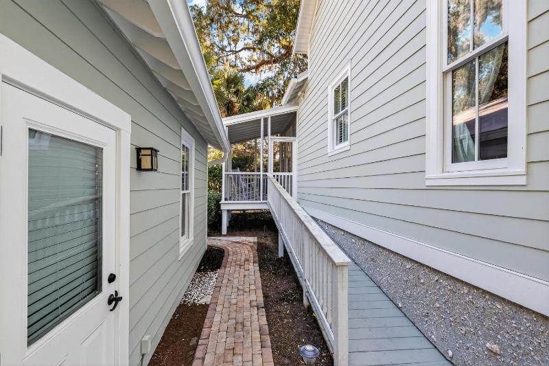 Village Oaks Cottage - image 16