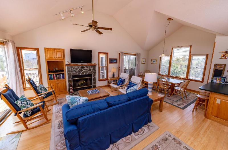 Windhaven - Corolla Whalehead Beach 400 Yds Pool Hot Tub Tiki Bar Pets OK Flex Stays - image 9