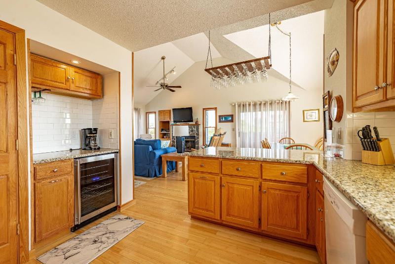 Windhaven - Corolla Whalehead Beach 400 Yds Pool Hot Tub Tiki Bar Pets OK Flex Stays - image 17