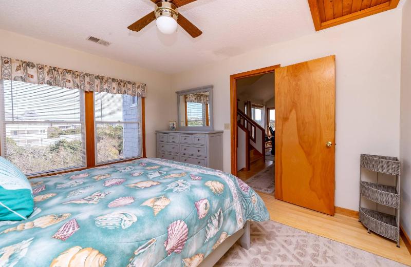 Windhaven - Corolla Whalehead Beach 400 Yds Pool Hot Tub Tiki Bar Pets OK Flex Stays - image 8