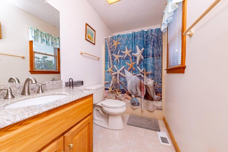 Windhaven - Corolla Whalehead Beach 400 Yds Pool Hot Tub Tiki Bar Pets OK Flex Stays - image 37