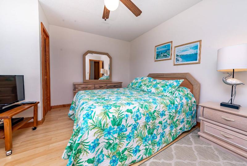 Windhaven - Corolla Whalehead Beach 400 Yds Pool Hot Tub Tiki Bar Pets OK Flex Stays - image 31