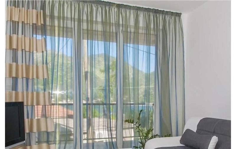 Kamenari 3-room modern apart-seaside 3 nights min - image 1