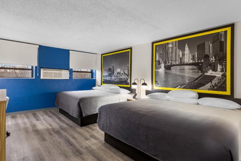 Super 8 by Wyndham Chicago IL - image 5