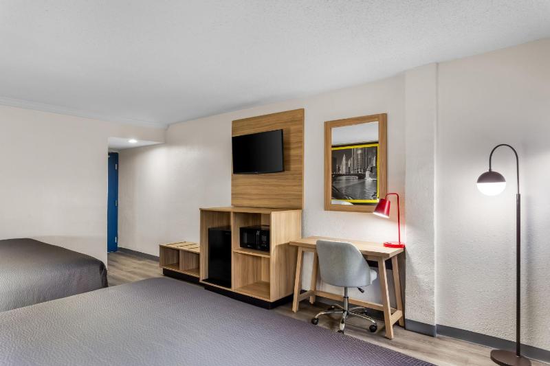 Super 8 by Wyndham Chicago IL - image 6