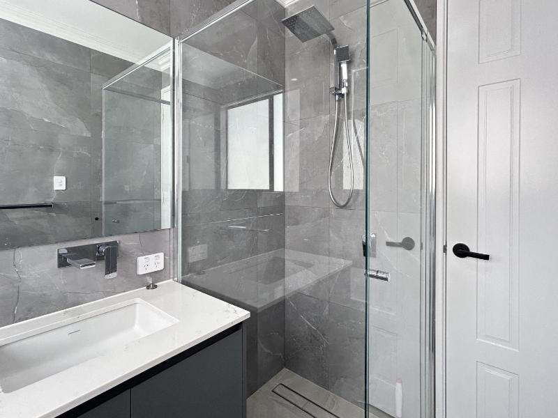 Spacious 4 bed home with open plan living - image 4