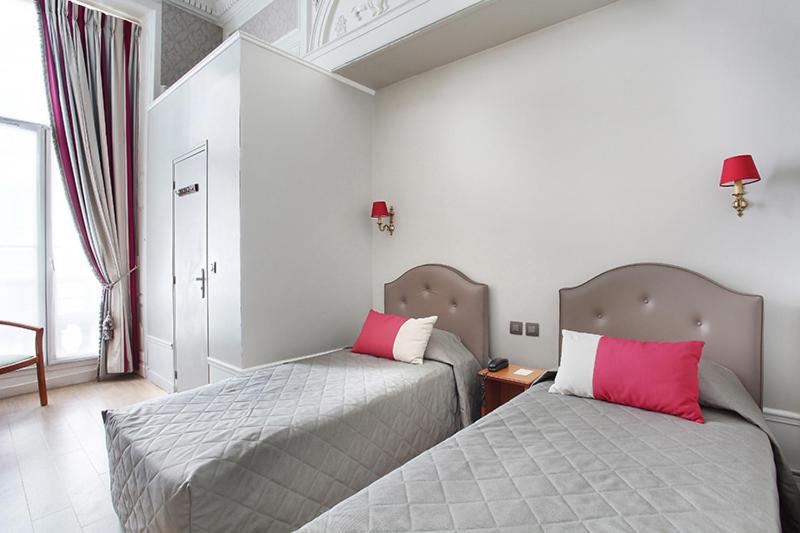 Twin Room with Shower image 2